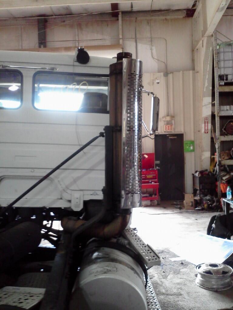 FREIGHTLINER FL112 Muffler in CARTERSVILLE, GA 5070