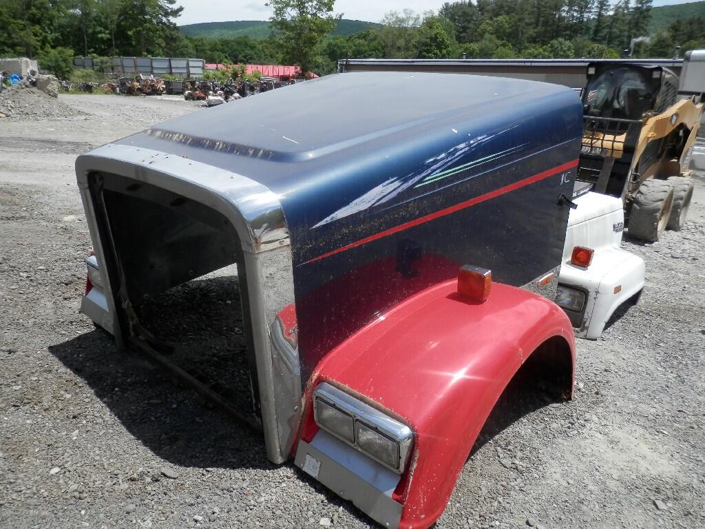 FREIGHTLINER FLD112T CLASSIC Hood in Wurtsboro, NY 1716