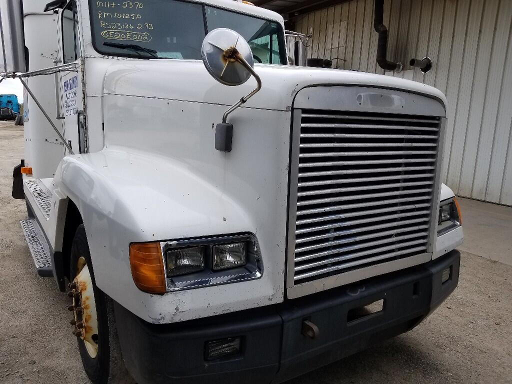FREIGHTLINER FLD120 HOOD in Watseka, IL 2000578