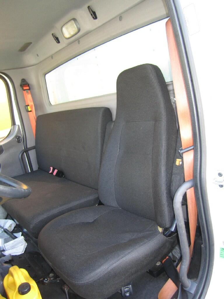 FREIGHTLINER M2 106 SEAT, FRONT in Easton, MD FST13E0388L