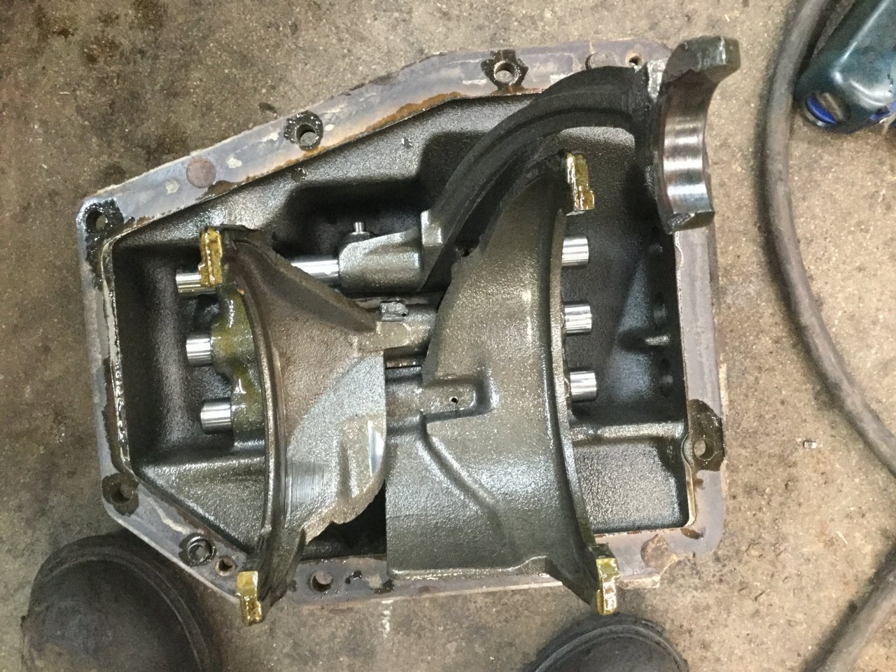 GMC CH465 Transmission in Spencer, IA #24707374