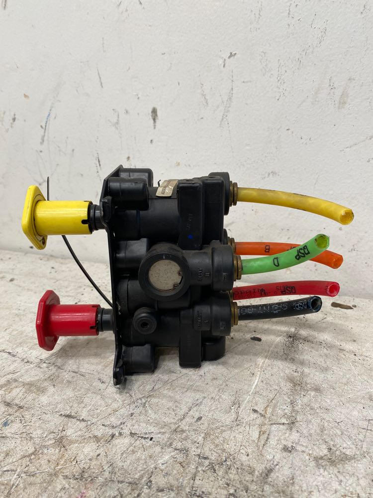 INTERNATIONAL 2574 Brake Air Valve OEM 2039879C92 in Dorr, MI 36110707