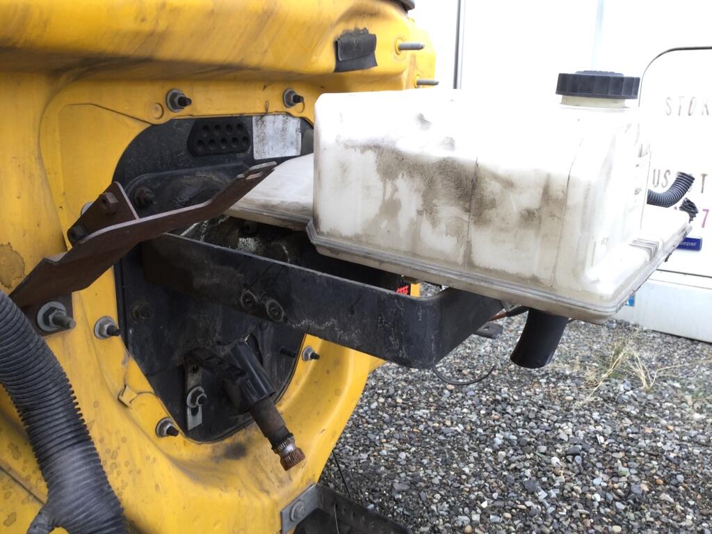 INTERNATIONAL 4300 BRAKE MASTER CYLINDER OEM 2587200C91 in Spokane, WA