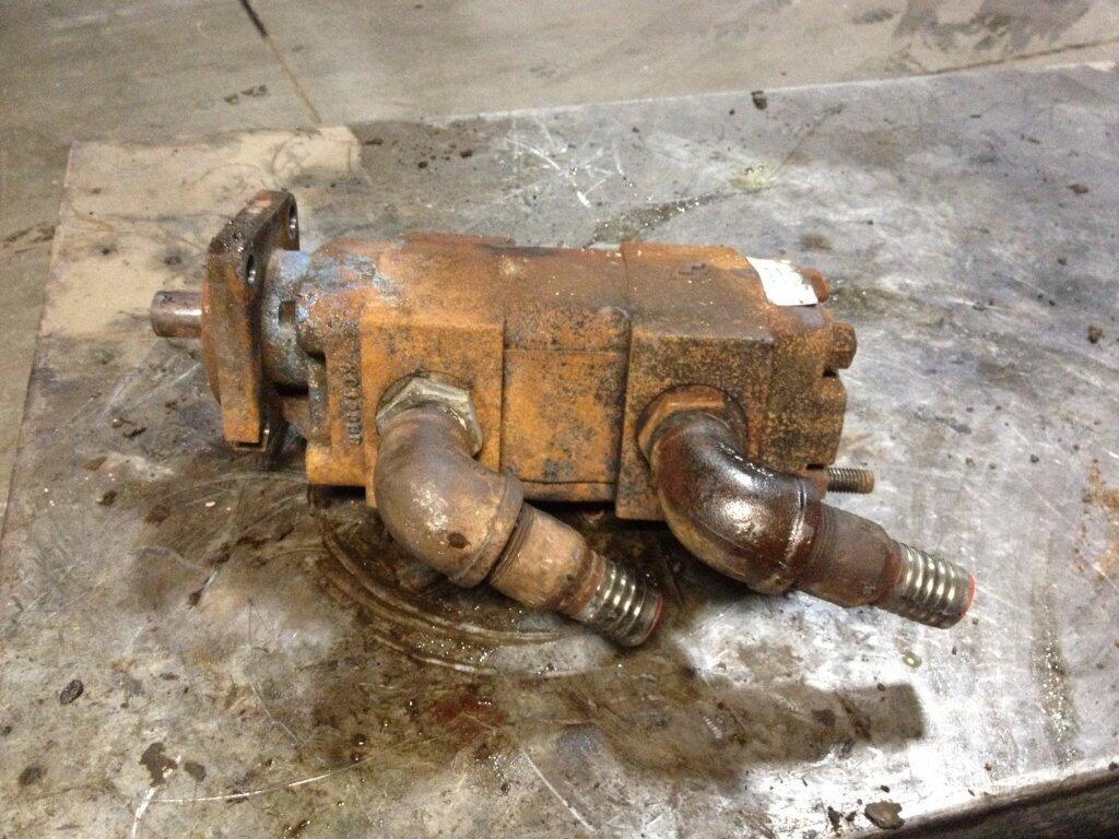 INTERNATIONAL 4900 Hydraulic Pump in Spencer, IA 24427768