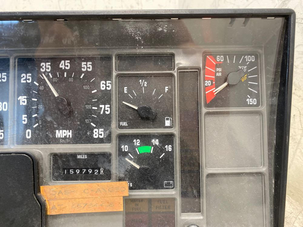 INTERNATIONAL 8100 Instrument Cluster OEM# 1689995P94 in Dorr, MI #714