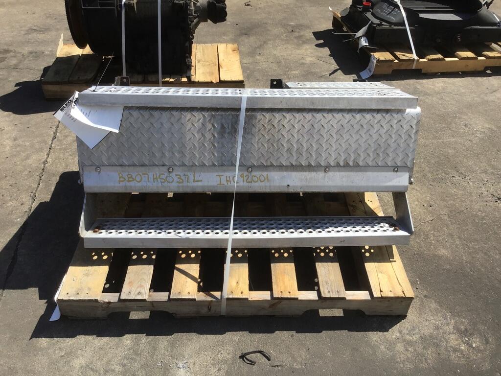 INTERNATIONAL 9200I BATTERY BOX in Easton, MD BB07H5037L