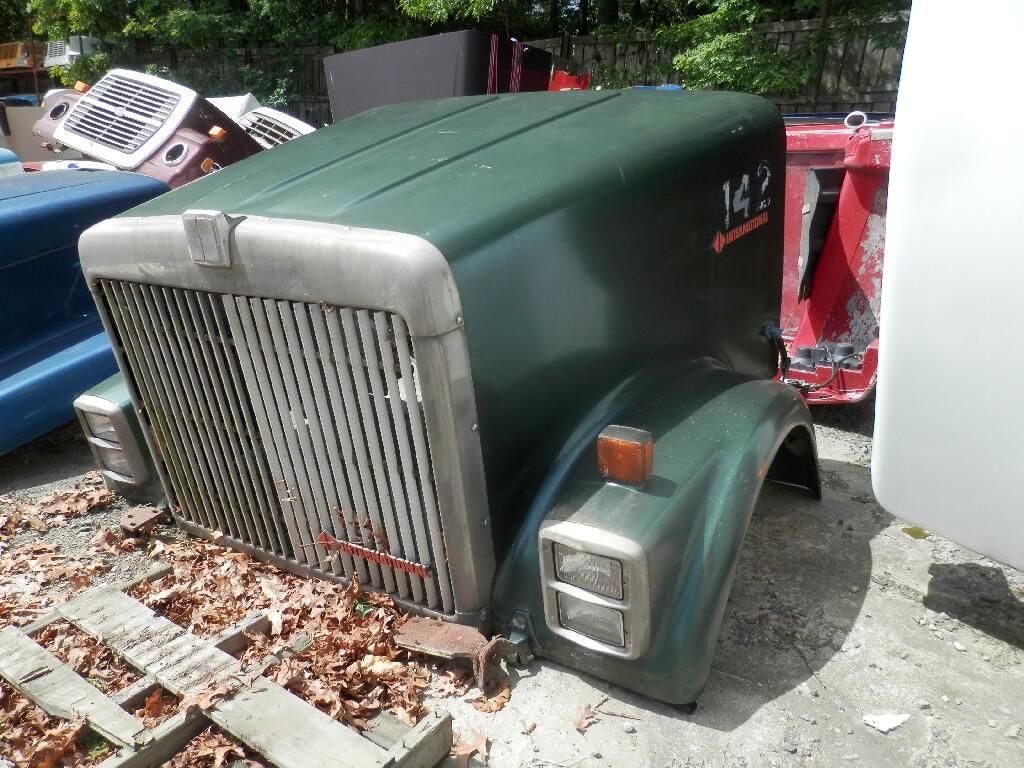 INTERNATIONAL 9400 Hood in Wurtsboro, NY 1581