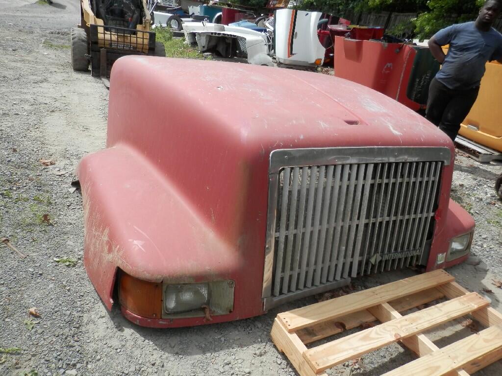 INTERNATIONAL 9400 Hood in Wurtsboro, NY 2846