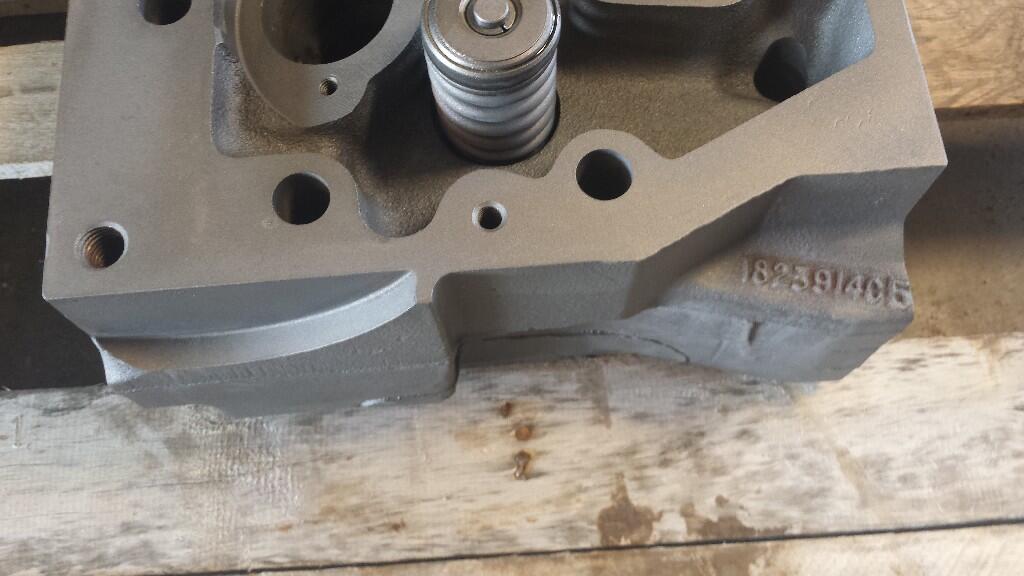 INTERNATIONAL DT 466E Cylinder Head in Oil City, LA 132354