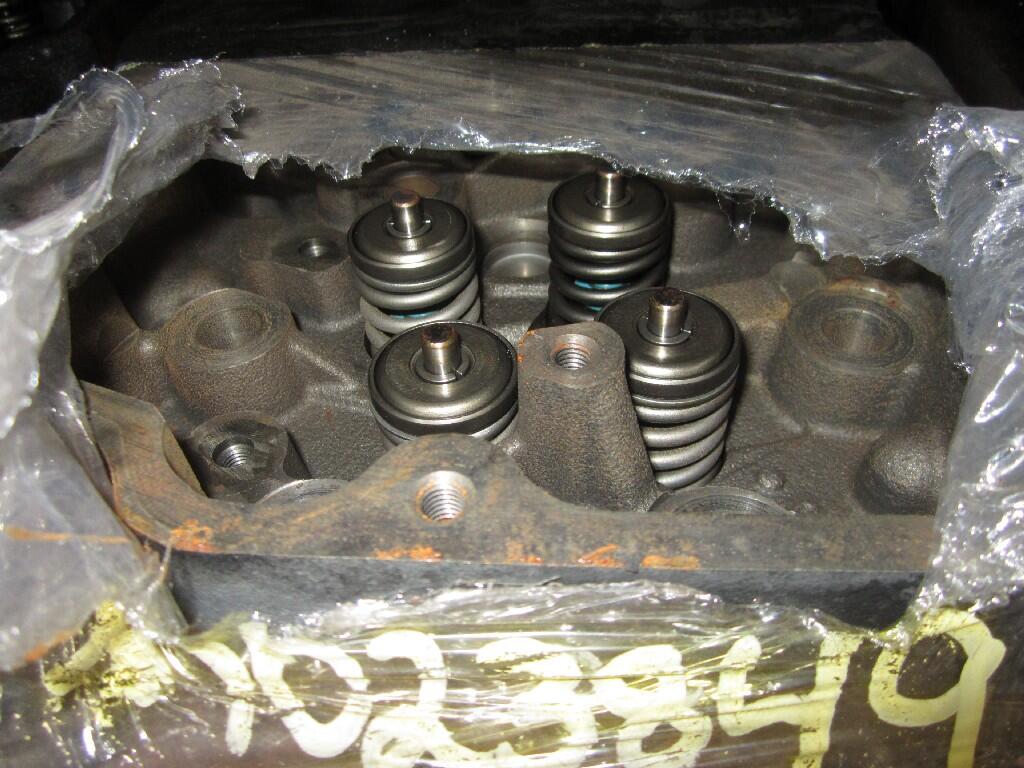 INTERNATIONAL DT466E Cylinder Head OEM 1842242C3 in Fort Wayne, IN