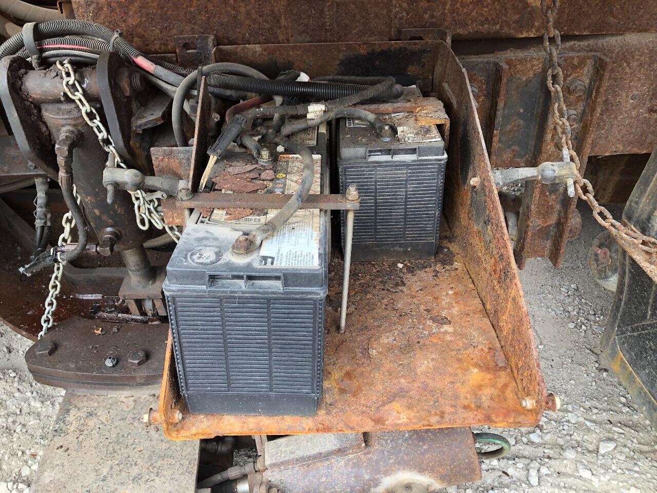 International 7400 Battery Box in Des Moines, IA 25224250