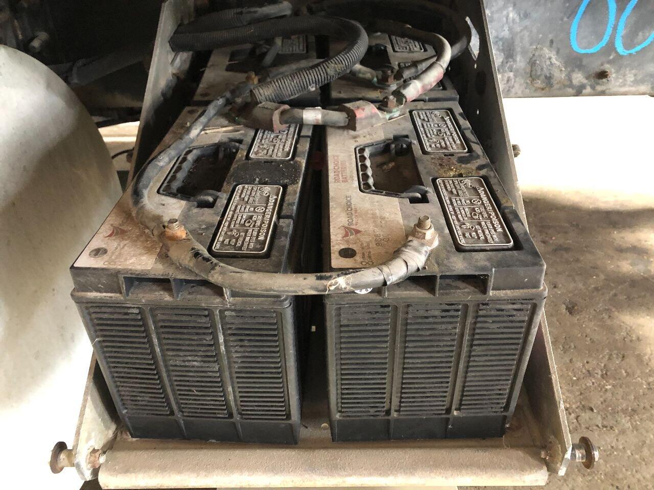 International 9400 Battery Box in Des Moines, IA 25221066