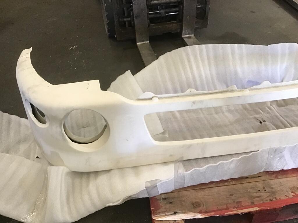 KENWORTH T2000 BUMPER ASSEMBLY, FRONT OEM N711001 in Toledo, OH 2172424