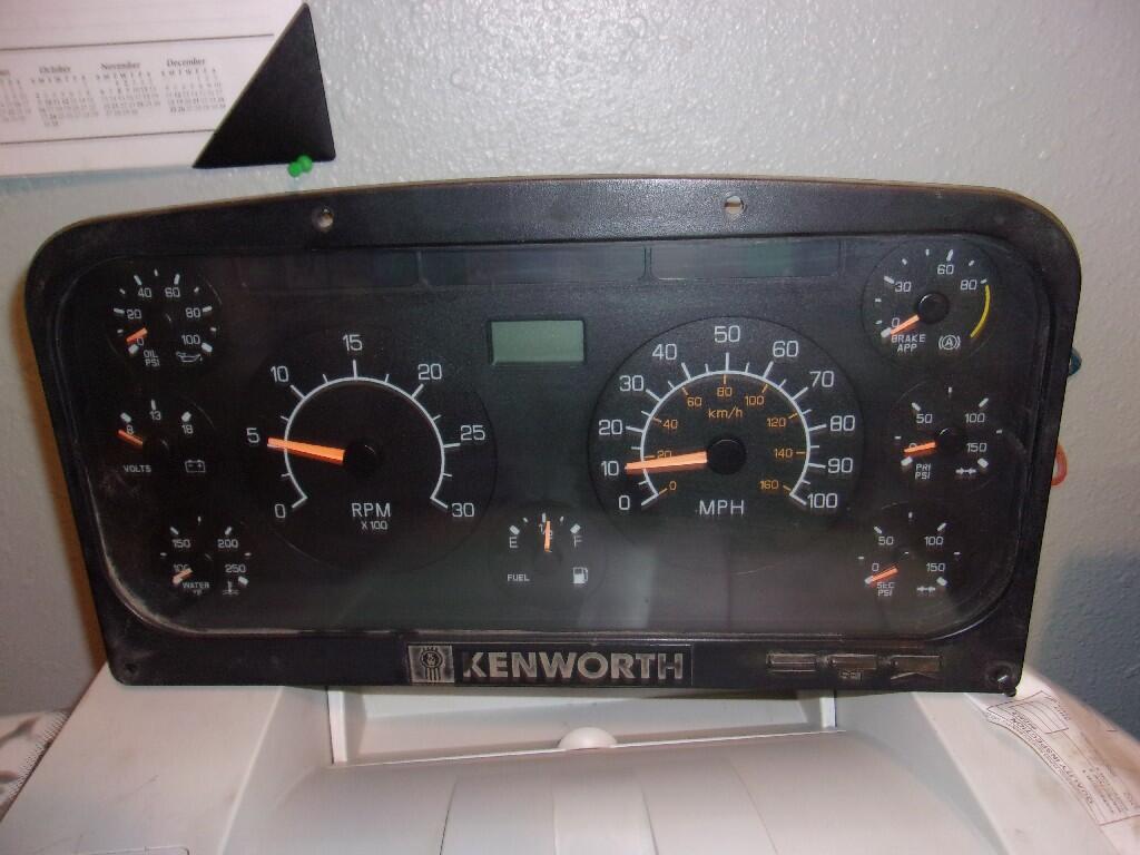 KENWORTH T2000 GAUGE CLUSTER OEM Q4310081202 in Billings, MT 518476