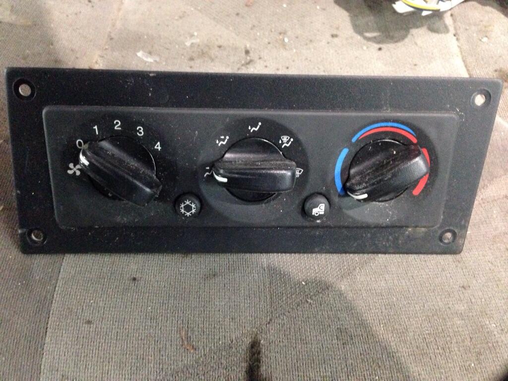 KENWORTH T370 Temperature Control OEM F211034100 in Abbotsford