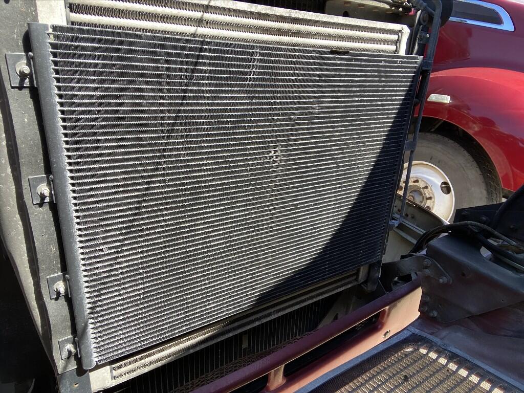 KENWORTH T600 Air Conditioner Condenser in CRANDALL, TX 78573