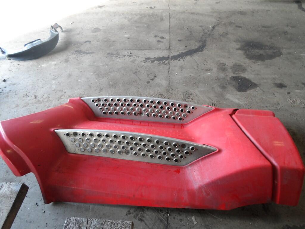 KENWORTH T600 Skirt in Grand Rapids, MI 1074109