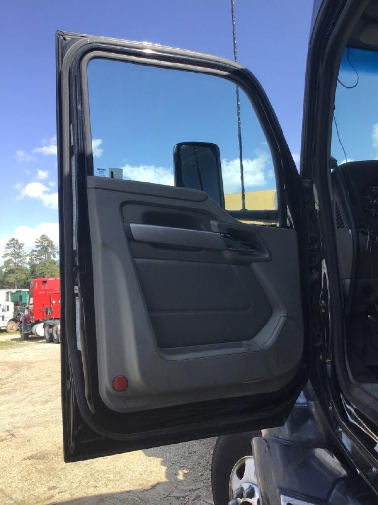 KENWORTH T680 DOOR ASSEMBLY, FRONT in Athens, GA 2062456