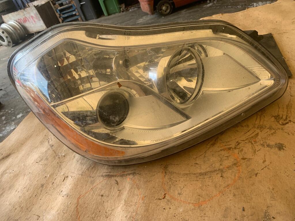 KENWORTH T680 Headlamp Assembly OEM P546164110R in Abbotsford