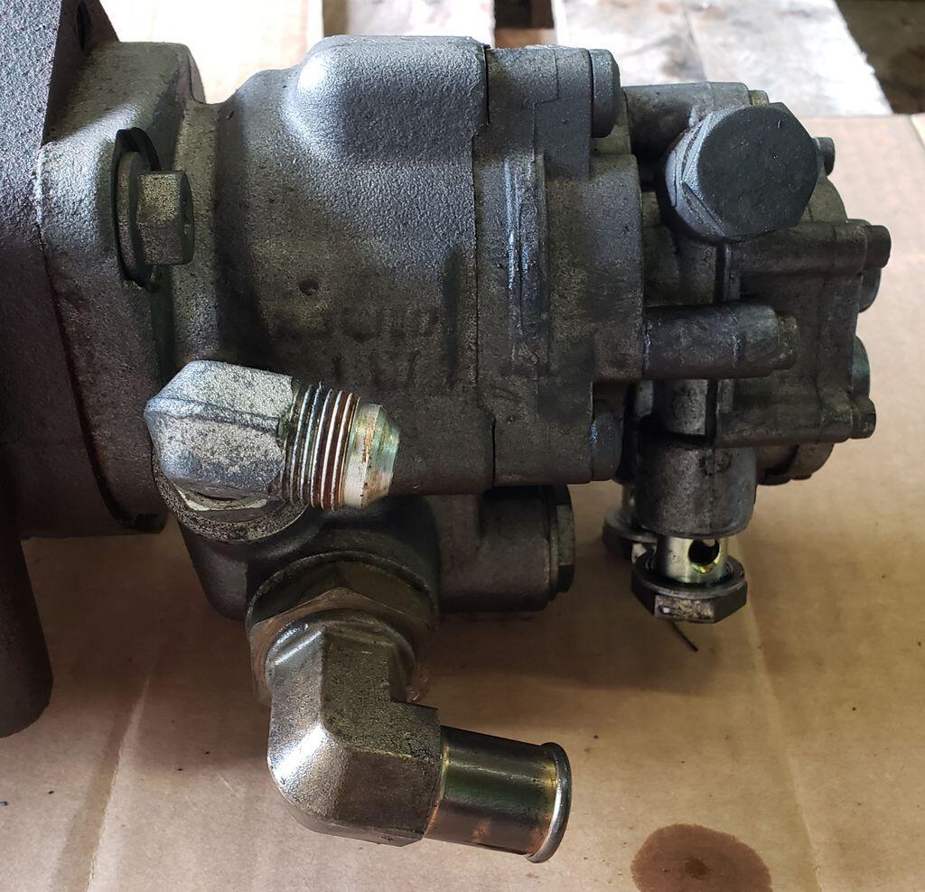 KENWORTH T680 Power Steering Pump OEM 1885524 in SPOKANE, WA 3265