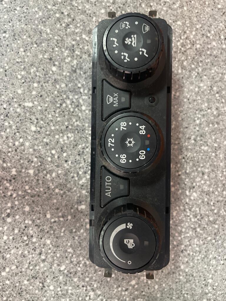 KENWORTH T680 Temperature Control OEM F2110282381 in Abbotsford