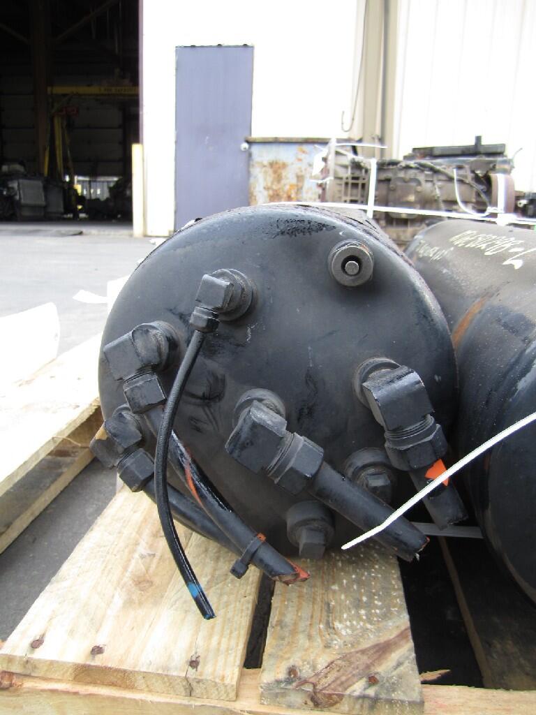 KENWORTH T700 AIR TANK in Easton, MD AT13E0251