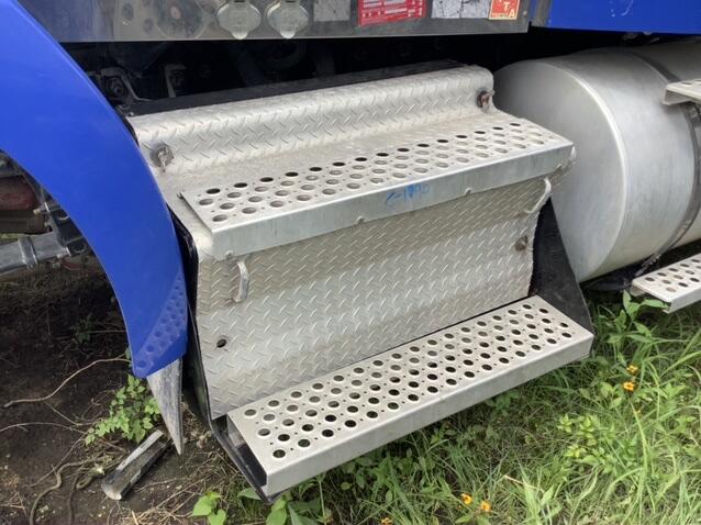 KENWORTH T800 Battery Box in Porter, TX #235