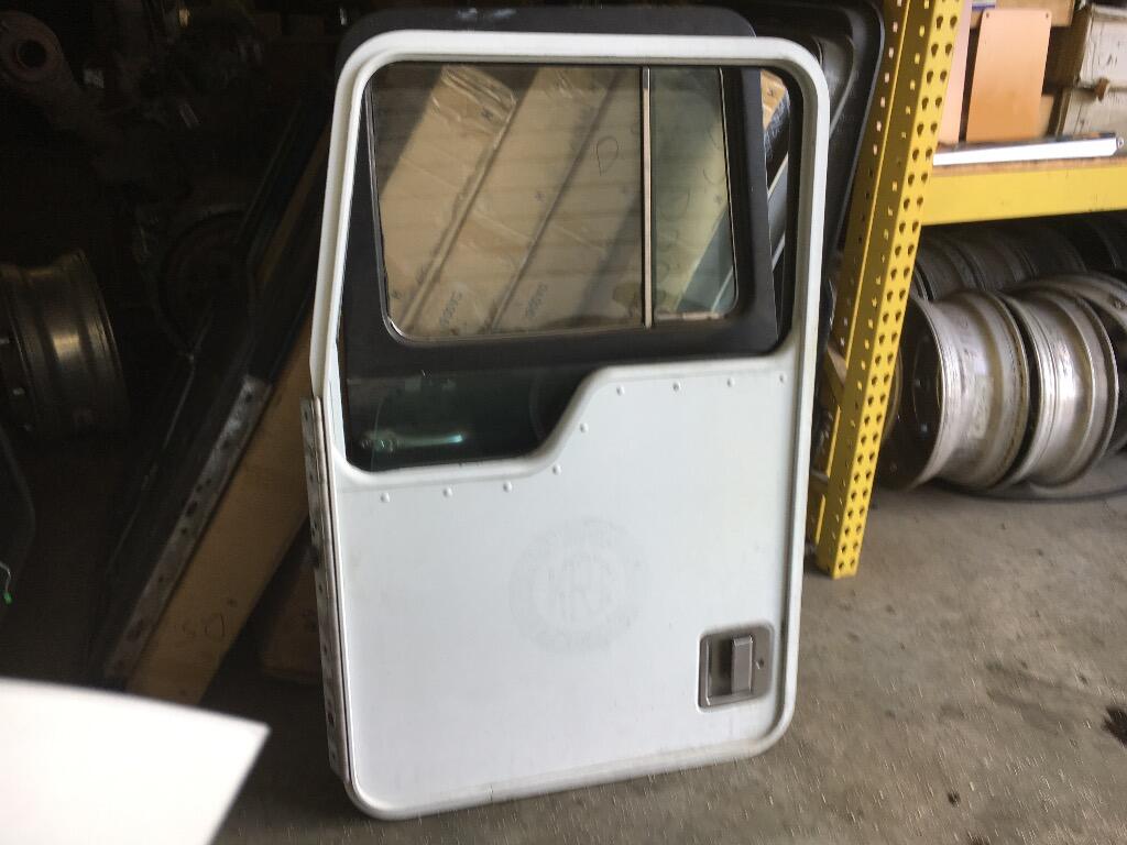KENWORTH T800 Door Assembly, Front in Thorndale, PA 58682