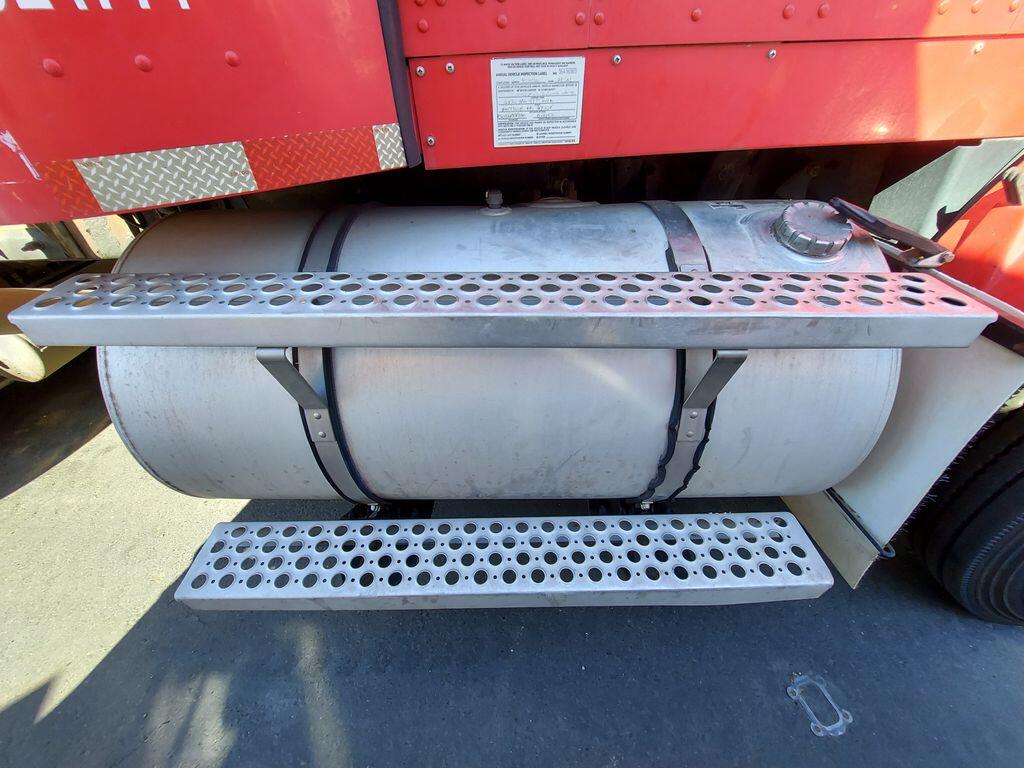 KENWORTH T800 FUEL TANK in Stockton, CA 2153367