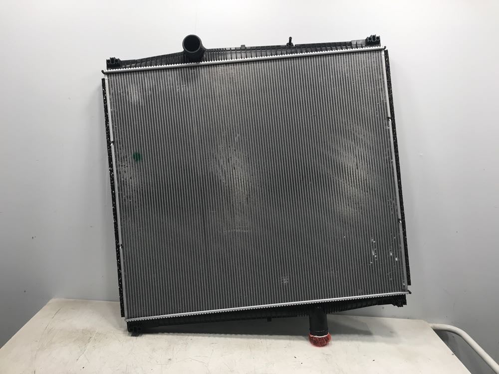KENWORTH T880 Radiator OEM# 650032 in Dorr, MI #800-26731