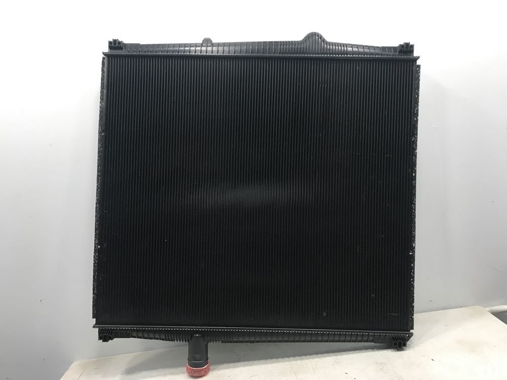 KENWORTH T880 Radiator OEM# 650032 in Dorr, MI #800-26731