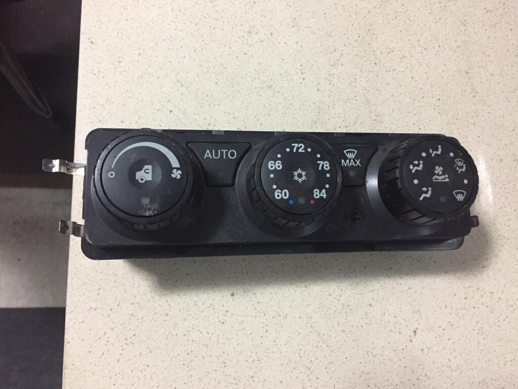 KENWORTH T880 Temperature Control OEM F2110282341 in Abbotsford