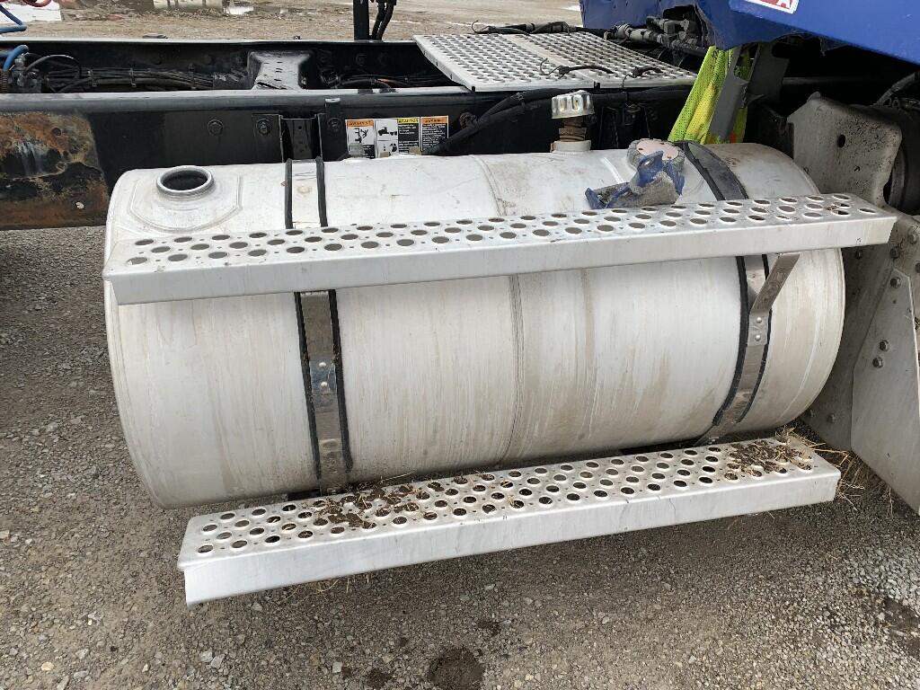 KENWORTH T880 Wet Kit Tank in KANSAS CITY, MISSOURI 1424