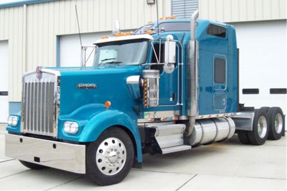 KENWORTH W900L HOOD OEM K1461326, K1461325, K146129 in Tampa, FL 