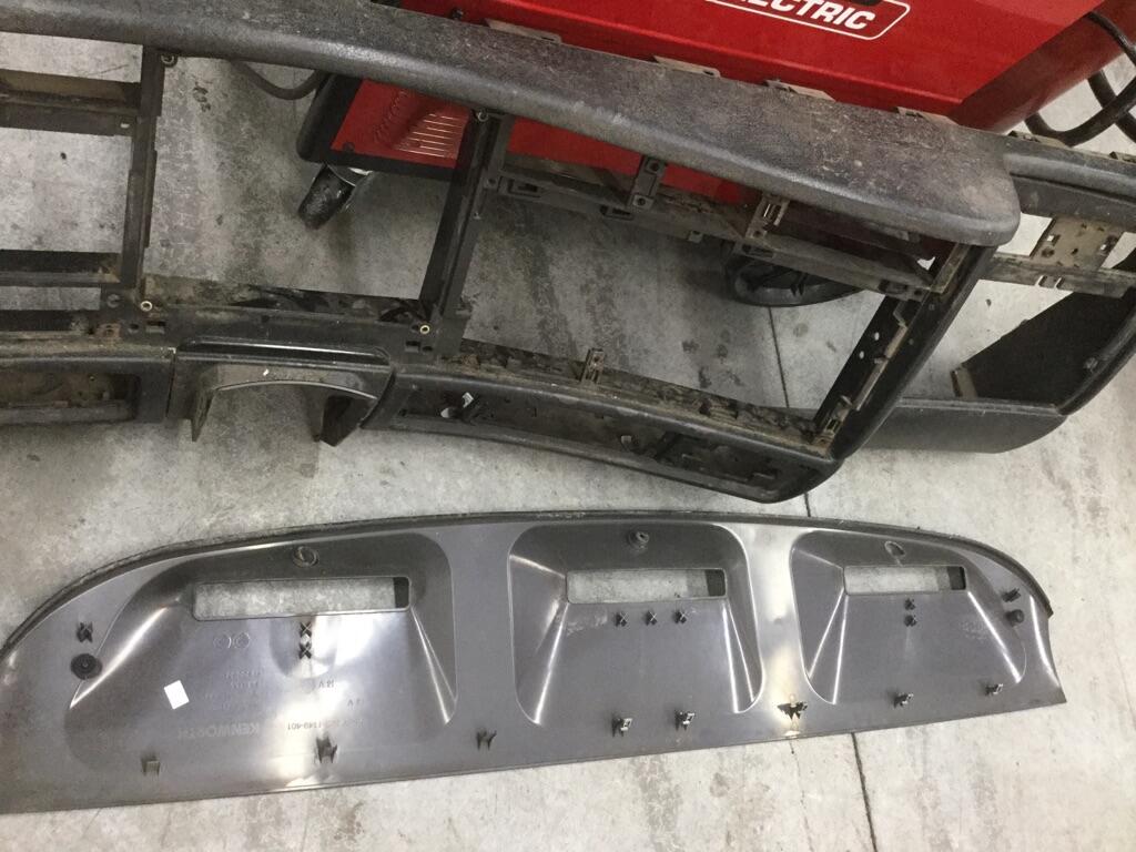 KENWORTH W900 Dash Assembly OEM S6202202 in Abbotsford, BRITISH