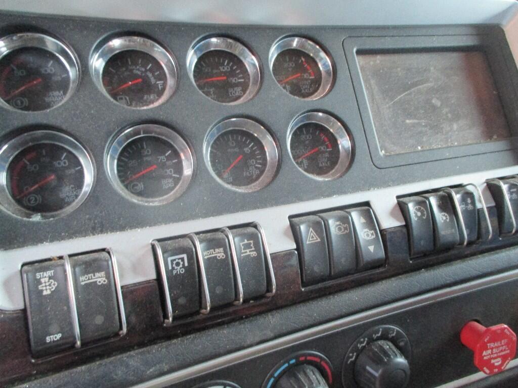 KENWORTH W900 Dash Assembly in MORRISVILLE, NY 3520