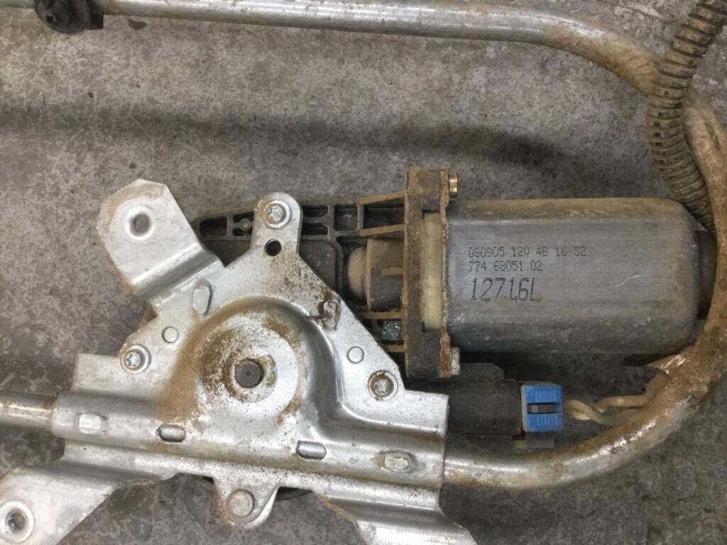 KENWORTH W900 Door Window Regulator, Front in Abbotsford, BRITISH