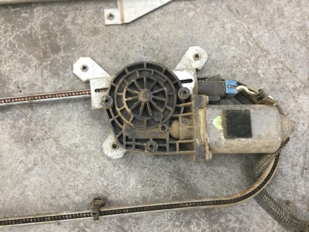 KENWORTH W900 Door Window Regulator, Front in Abbotsford, BRITISH