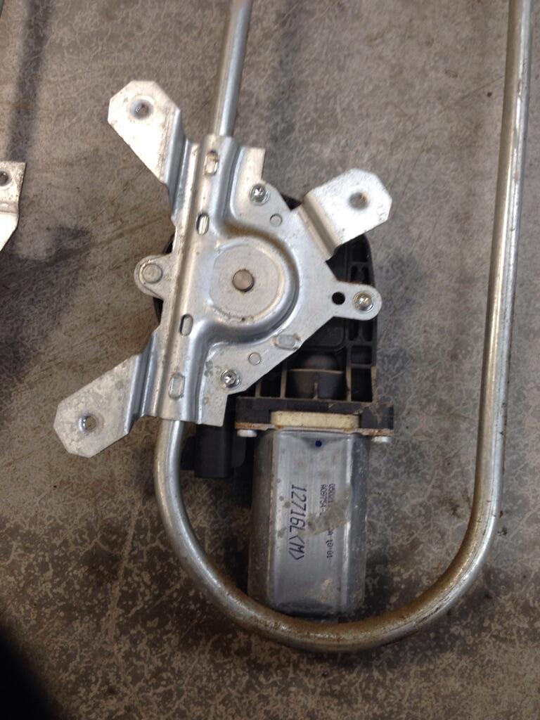 KENWORTH W900 Door Window Regulator, Front OEM A097541 in Abbotsford
