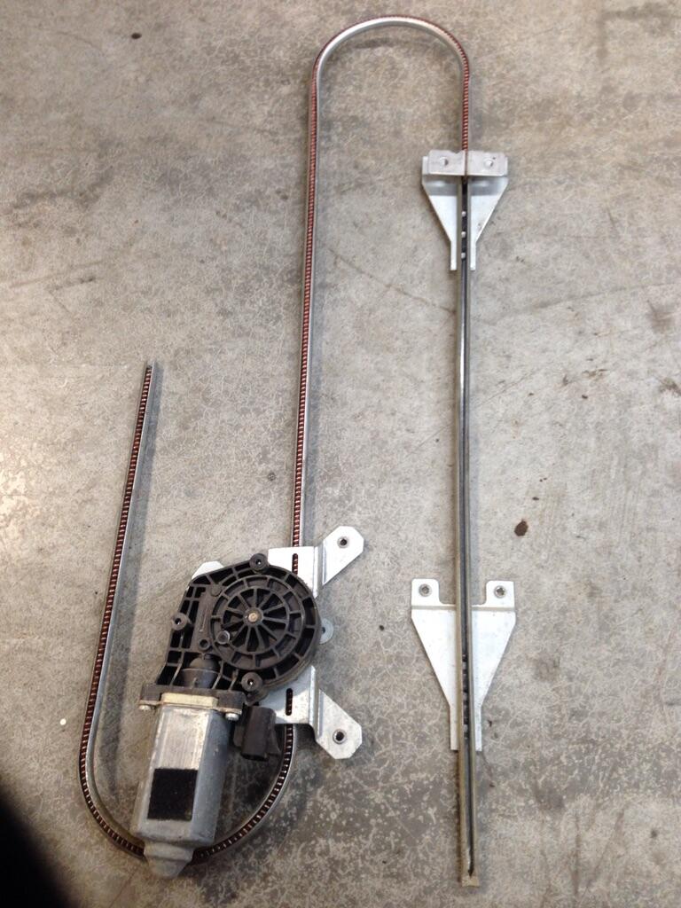 KENWORTH W900 Door Window Regulator, Front OEM A097541 in Abbotsford