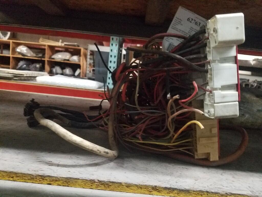 KENWORTH W900 Fuse Box in OWENSBORO, KY #62763