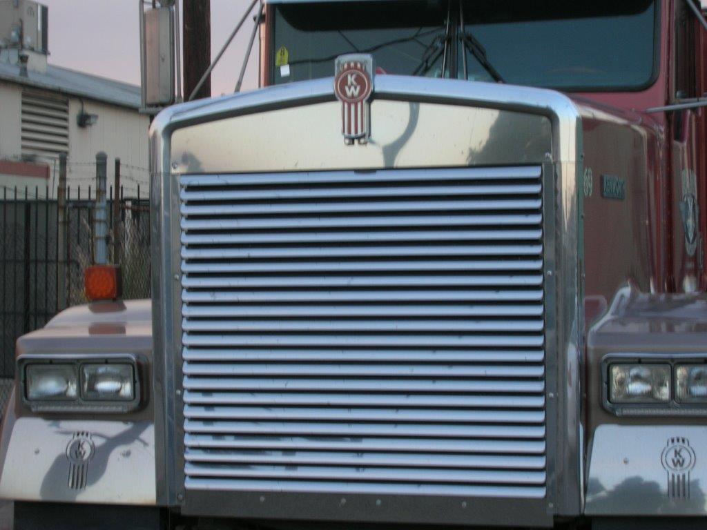 KENWORTH W900 GRILLE OEM# K137-186, K122-62 in Spokane, WA #ARA K-2113