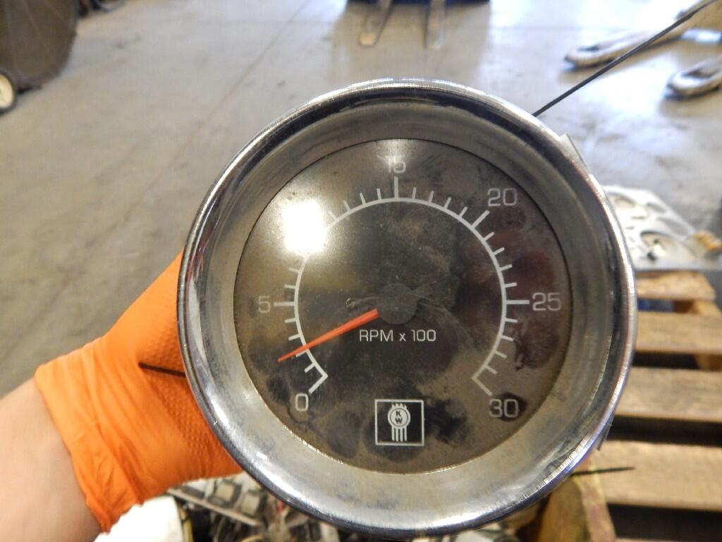 KENWORTH W900 Gauges (all) OEM Q43102015 in Holland, MI 36320