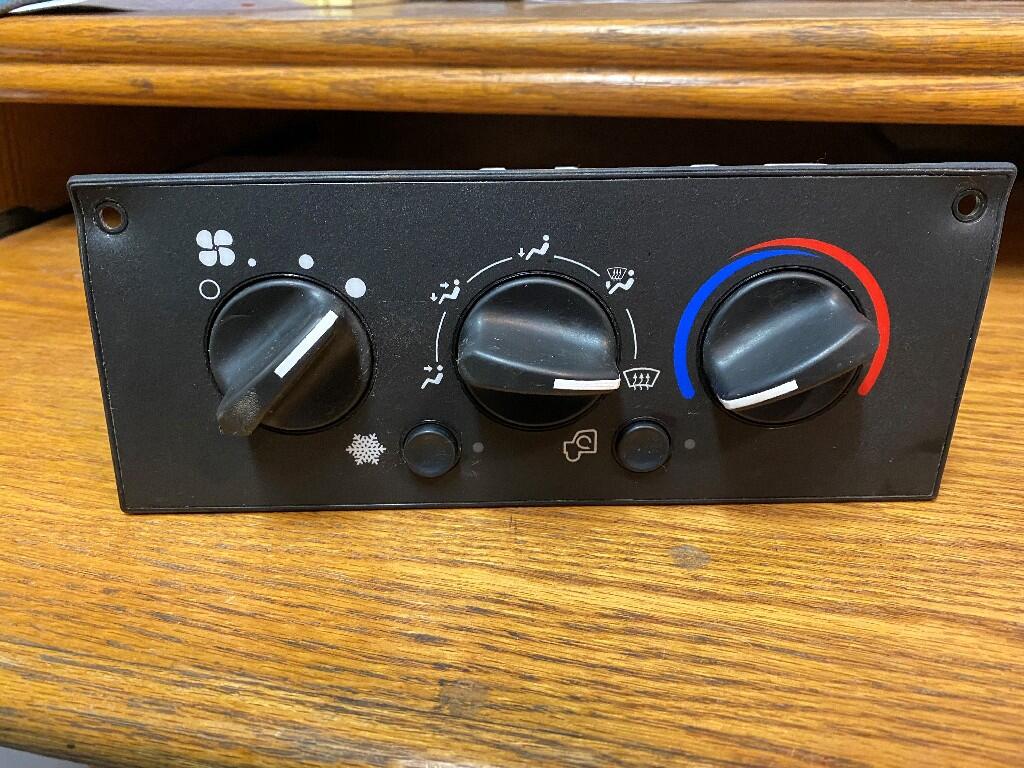 KENWORTH W900 TEMPERATURE CONTROL OEM 1000861933 in Billings, MT 2078797