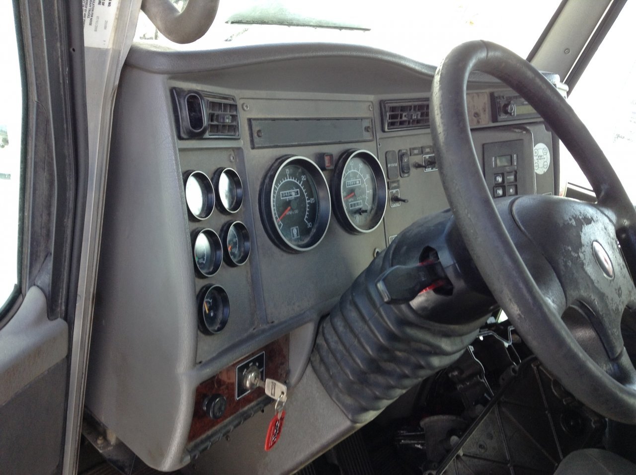 Kenworth T370 Dash Assembly in Spencer, IA #24743124