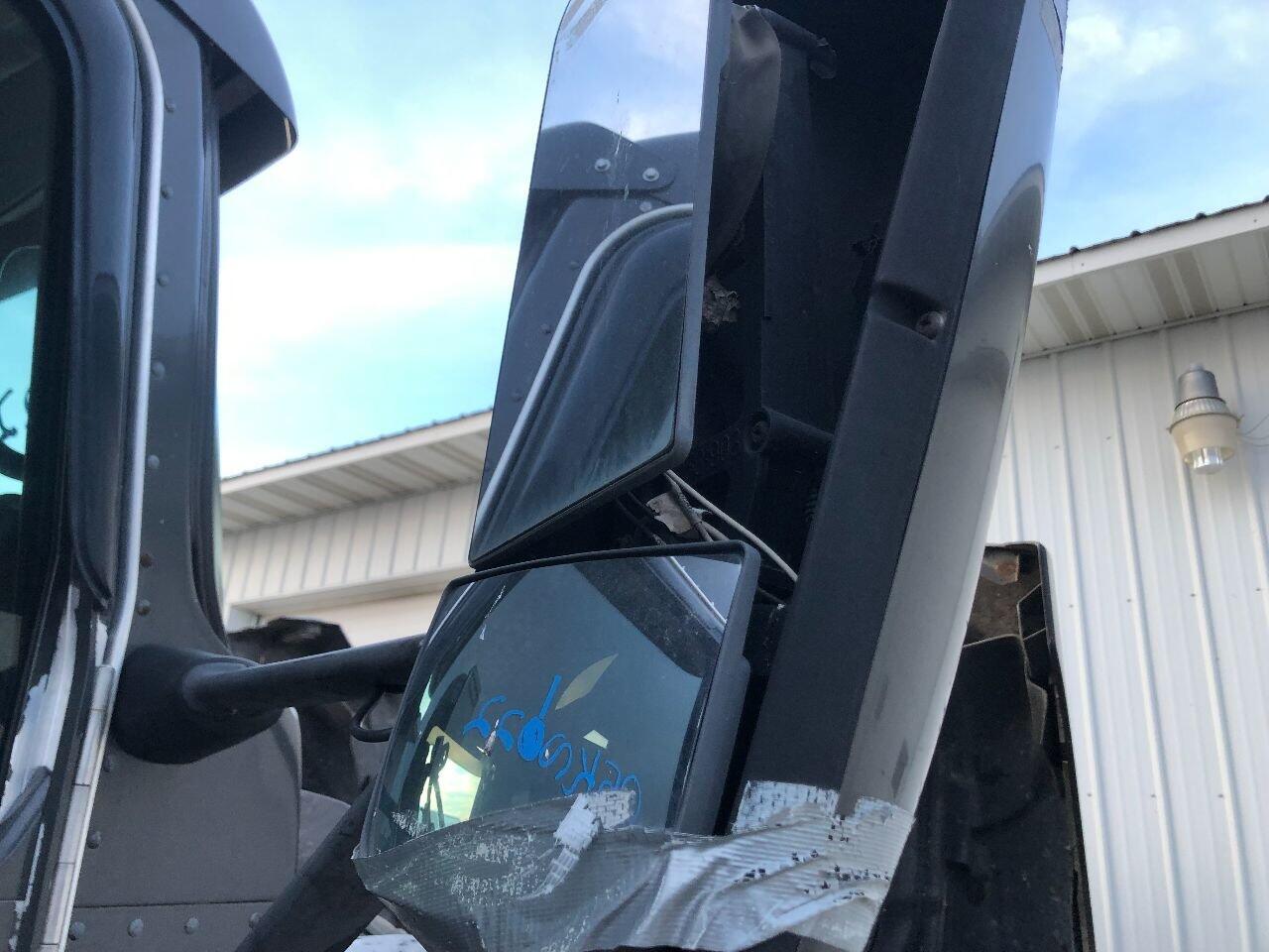 Kenworth T600 Door Mirror in Spencer, IA 25132700