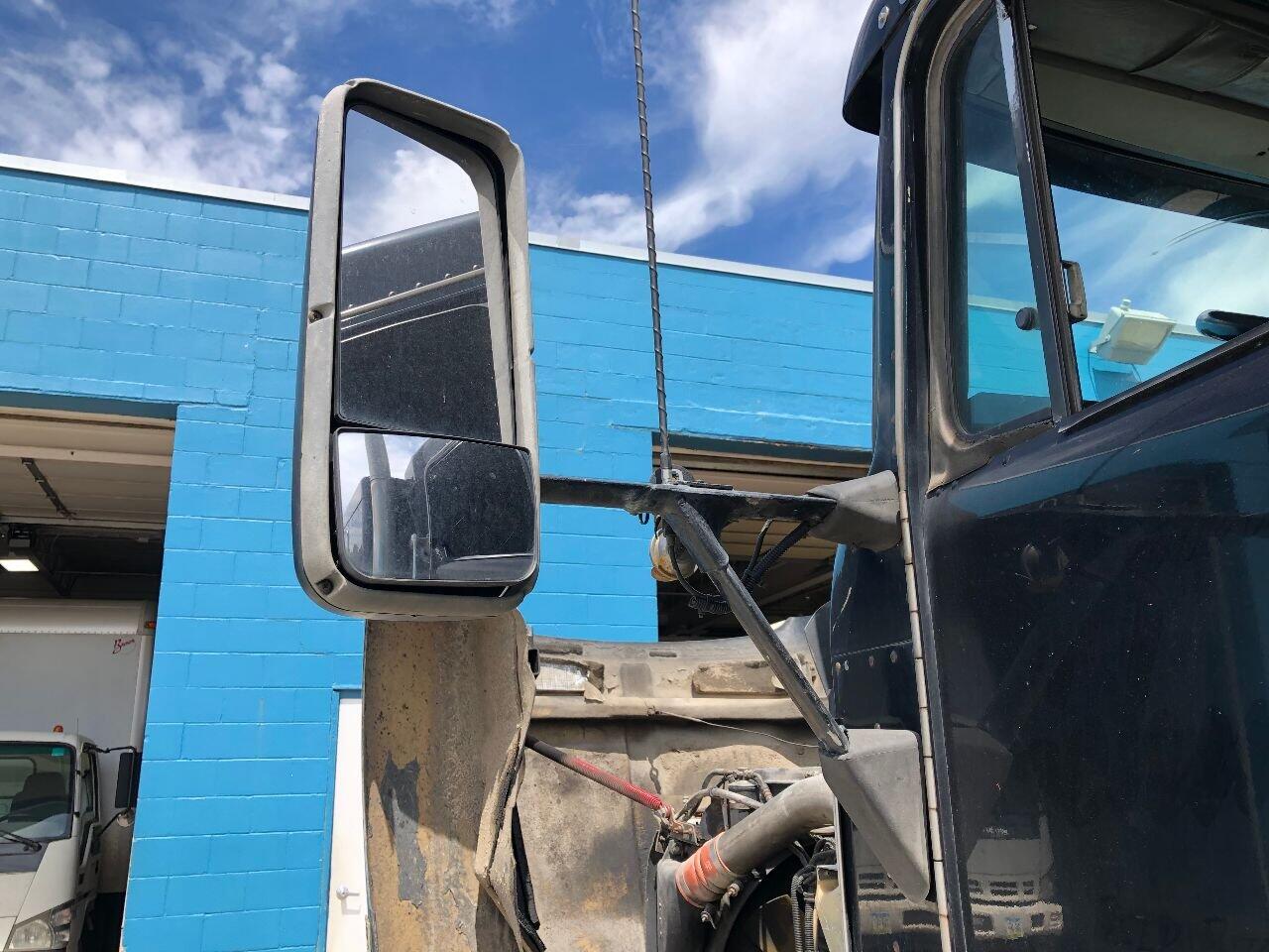 Kenworth T600 Door Mirror in Des Moines, IA 24923334