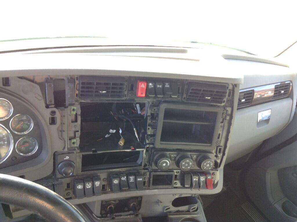 Kenworth T680 Dash Assembly in Spencer, IA 24440936