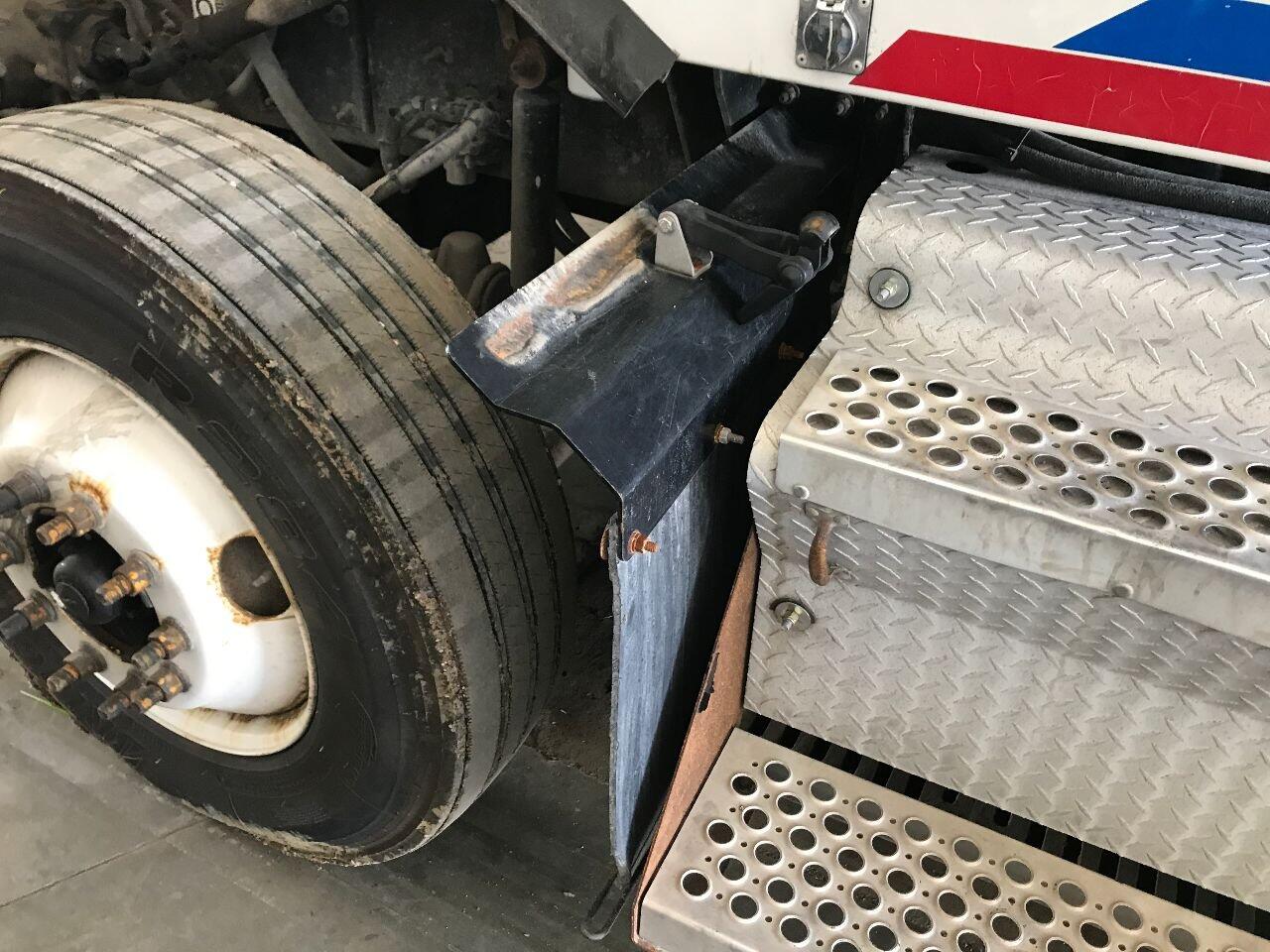 Kenworth T800 Fender in Kansas City, MO 24914244