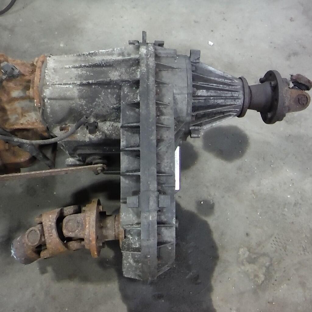 NEW PROCESS 271F Transfer Case Assembly in Westland, MI 82131